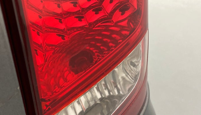 2017 Maruti Wagon R 1.0 LXI CNG, CNG, Manual, 31,759 km, Right tail light - Minor scratches