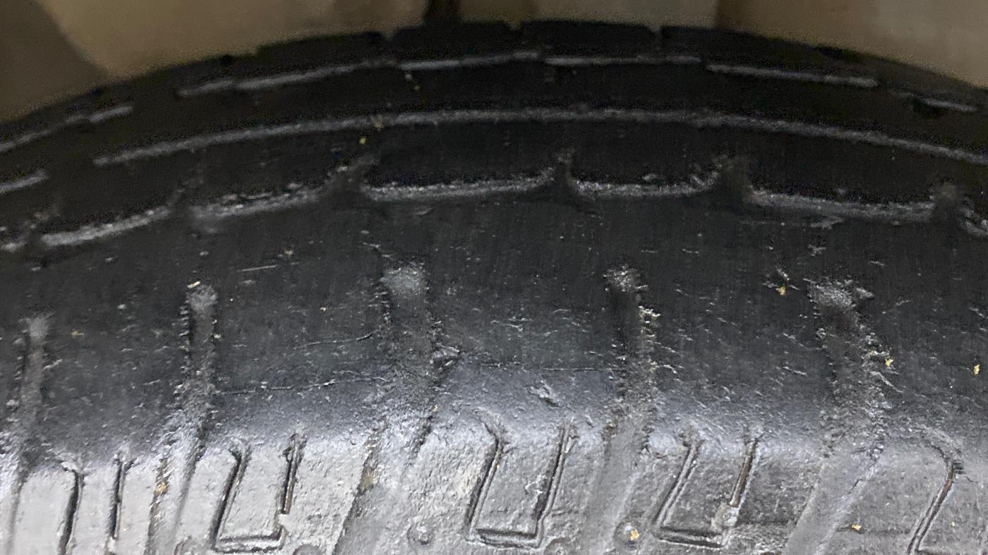 2017 Maruti Wagon R 1.0 LXI CNG, CNG, Manual, 31,759 km, Right Front Tyre Tread
