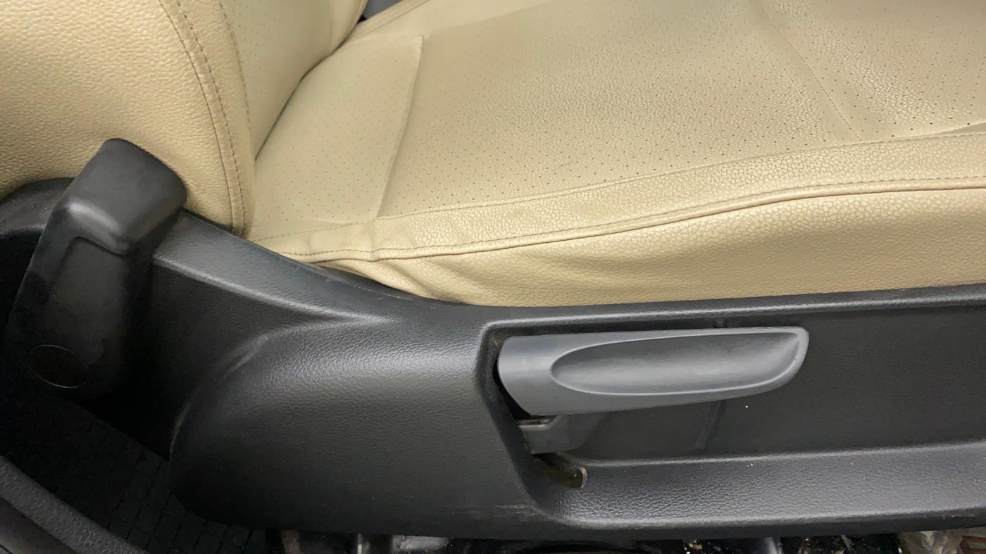 2018 Skoda Rapid STYLE 1.5 TDI AT, Diesel, Automatic, 73,603 km, Driver Side Adjustment Panel