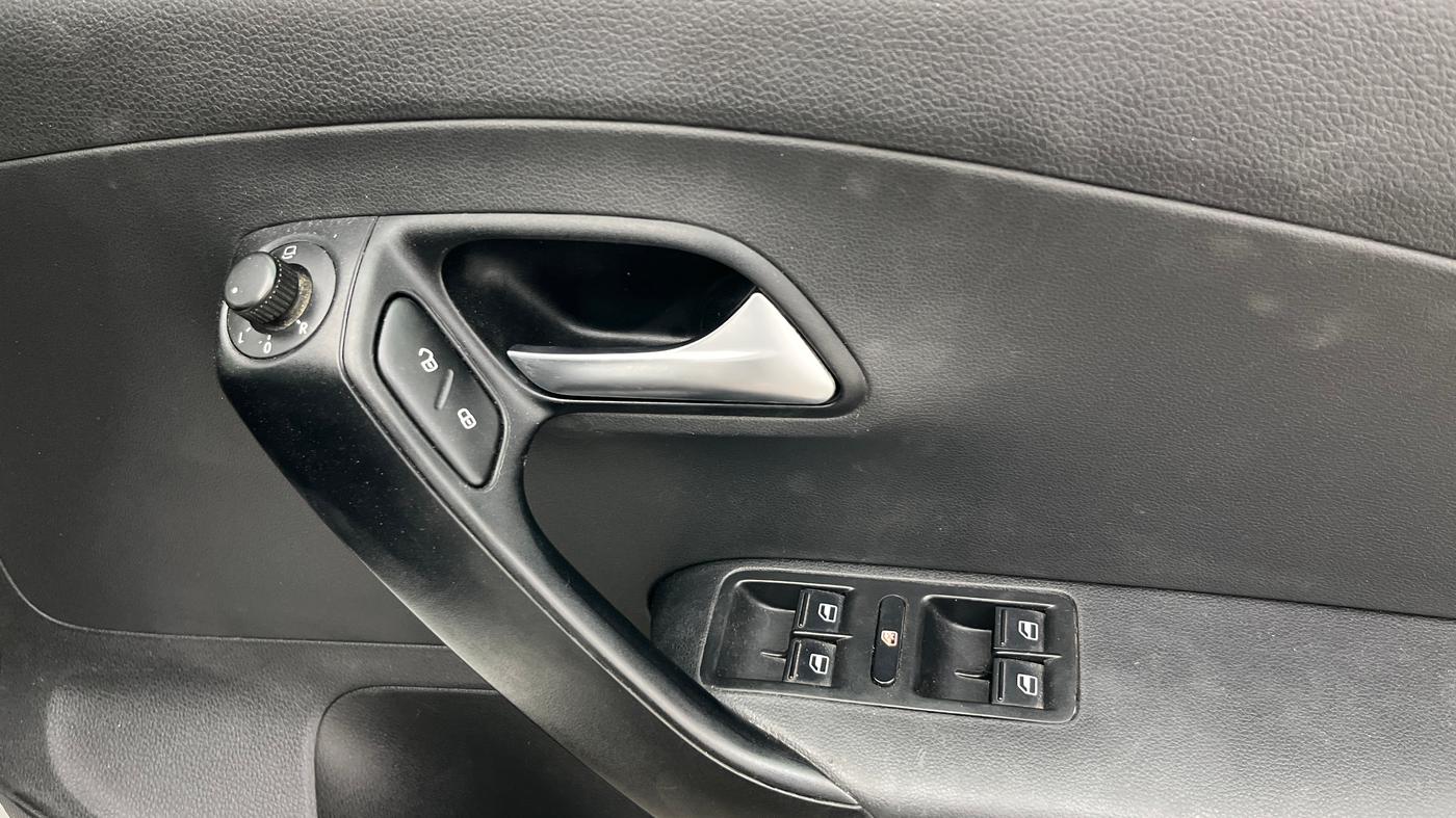 2021 Volkswagen Polo HIGHLINE PLUS 1.0, Petrol, Manual, 88,541 km, Driver Side Door Panels Control