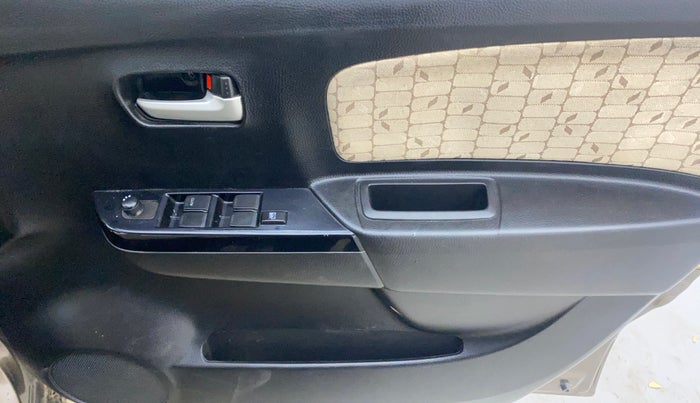 2017 Maruti Wagon R 1.0 VXI, Petrol, Manual, 30,222 km, Driver Side Door Panels Control