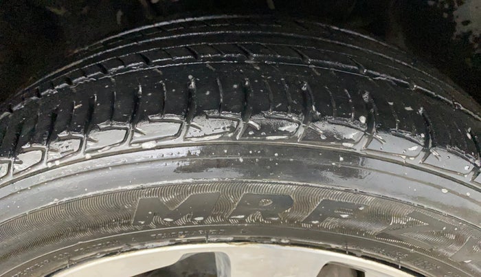 2016 Hyundai Elite i20 ASTA 1.2 (O), Petrol, Manual, 69,228 km, Right Front Tyre Tread