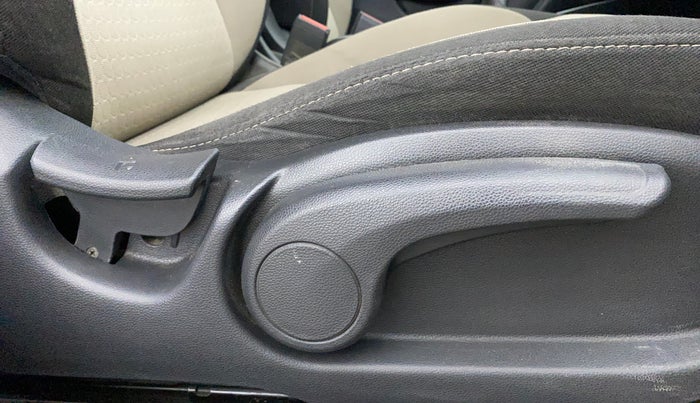 2016 Hyundai Elite i20 ASTA 1.2 (O), Petrol, Manual, 69,228 km, Driver Side Adjustment Panel