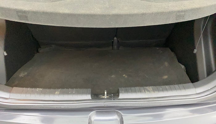 2016 Hyundai Elite i20 ASTA 1.2 (O), Petrol, Manual, 69,228 km, Boot Inside