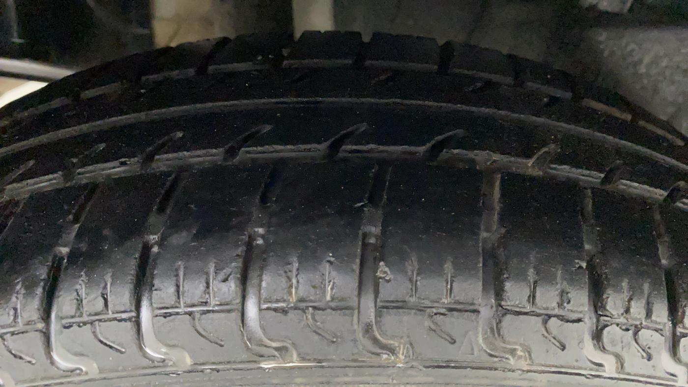 2019 Maruti Swift LXI, CNG, Manual, 1 km, Right Rear Tyre Tread