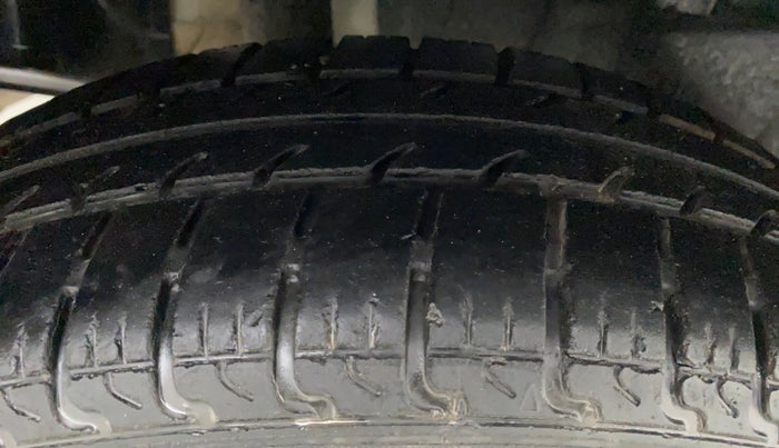 2019 Maruti Swift LXI, CNG, Manual, 1 km, Right Rear Tyre Tread