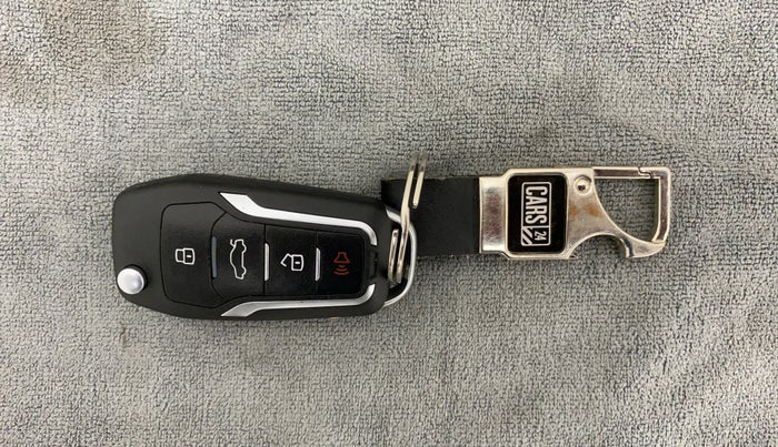 2019 Maruti Swift LXI, CNG, Manual, 1 km, Key Close Up