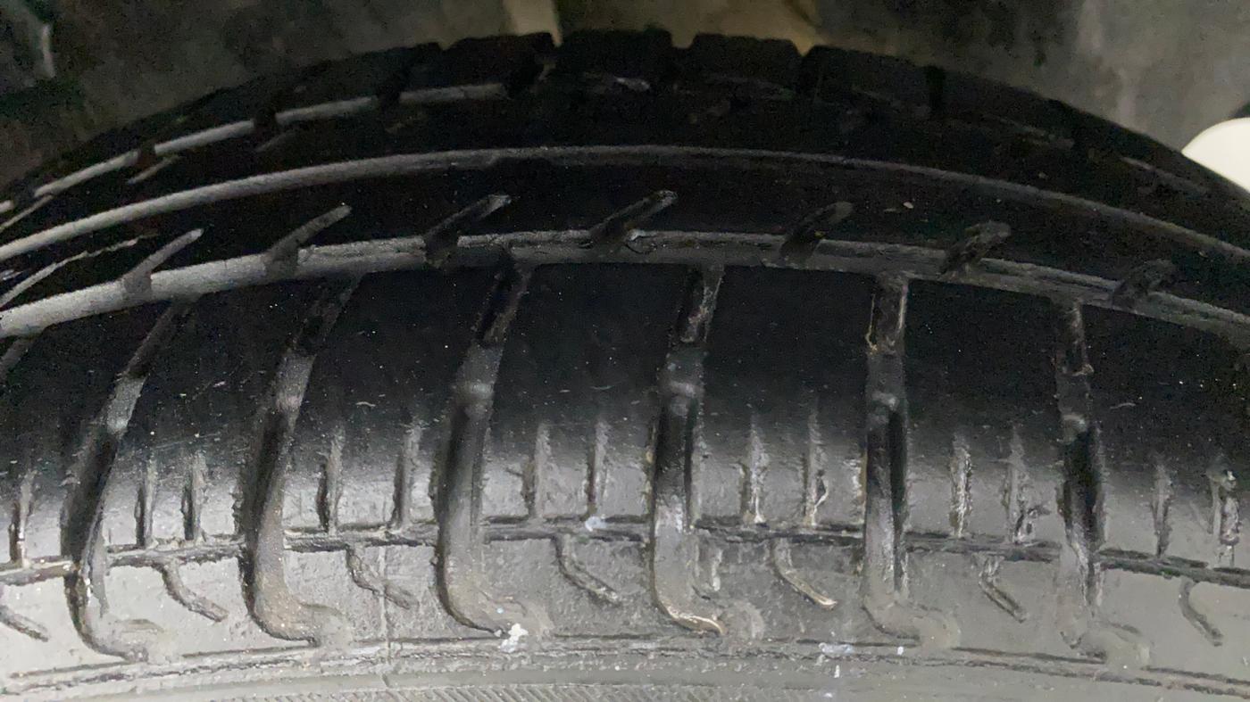 2019 Maruti Swift LXI, CNG, Manual, 1 km, Left Rear Tyre Tread
