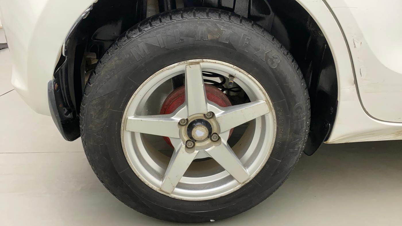 2019 Maruti Swift LXI, CNG, Manual, 1 km, Right Rear Wheel