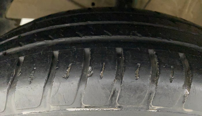 2019 Maruti Swift LXI, CNG, Manual, 1 km, Left Front Tyre Tread