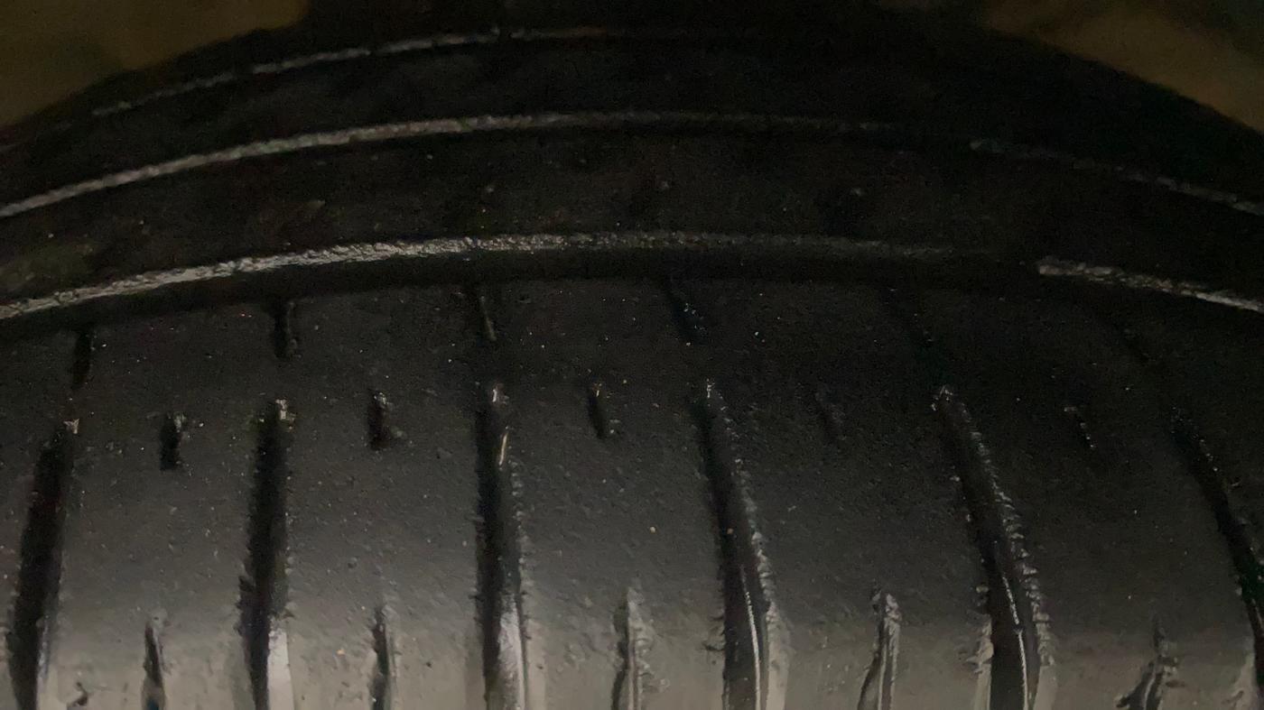 2020 Maruti Dzire ZXI AMT, Petrol, Automatic, 56,523 km, Right Front Tyre Tread