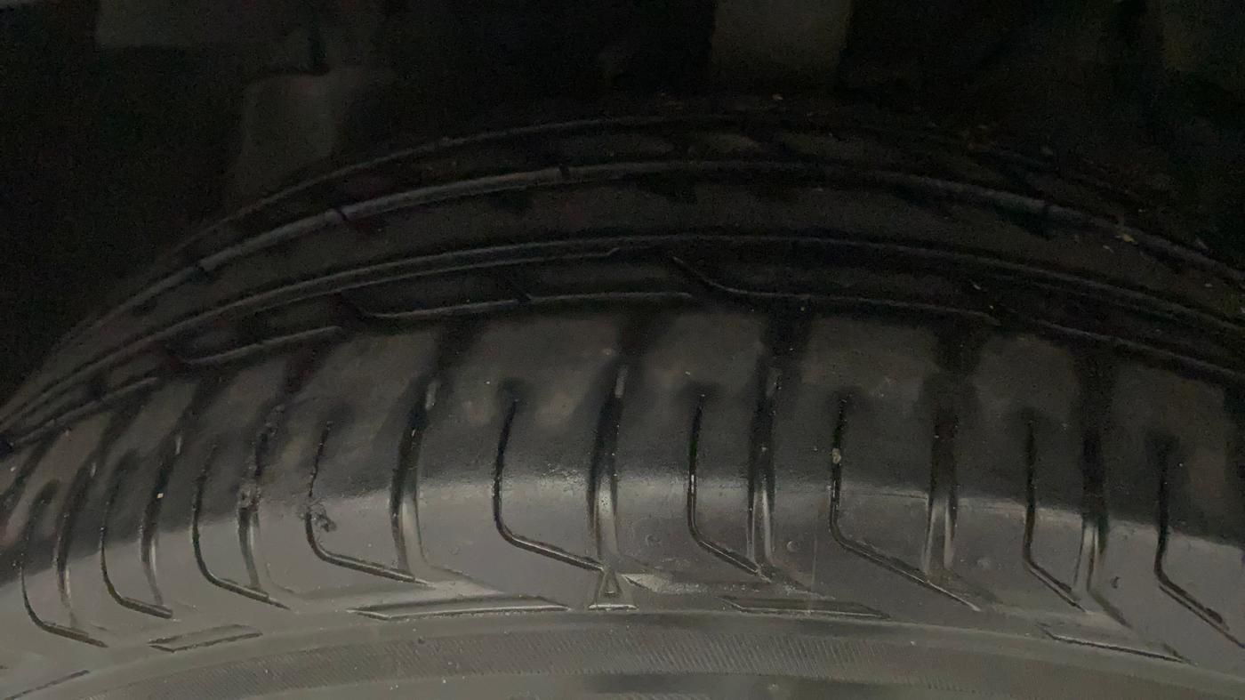 2023 Tata NEXON XMA PLUS SUNROOF PETROL, Petrol, Automatic, 20,466 km, Left Front Tyre Tread