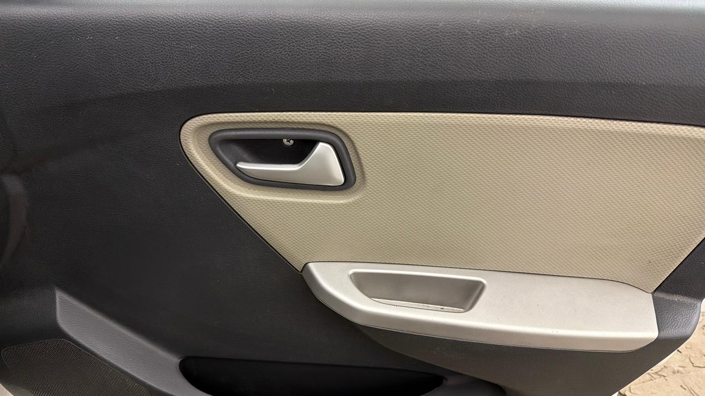 2017 Maruti Alto K10 VXI (O) AMT, Petrol, Automatic, 31,866 km, Driver Side Door Panels Control