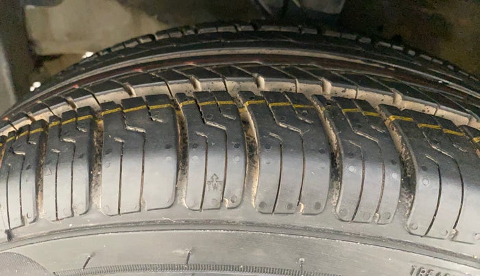 2013 Honda Brio S MT, Petrol, Manual, 86,903 km, Left Front Tyre Tread