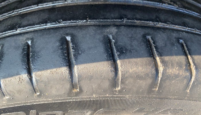 2014 Hyundai Elite i20 SPORTZ 1.2 (O), Petrol, Manual, 32,073 km, Left Front Tyre Tread