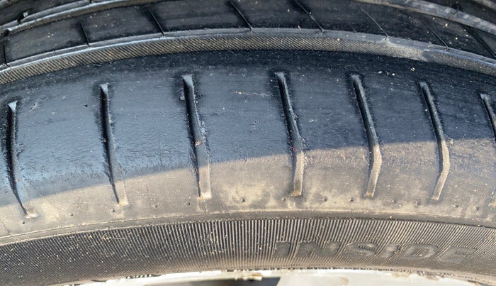 2014 Hyundai Elite i20 SPORTZ 1.2 (O), Petrol, Manual, 32,073 km, Left Rear Tyre Tread