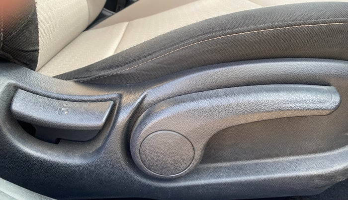 2014 Hyundai Elite i20 SPORTZ 1.2 (O), Petrol, Manual, 32,073 km, Driver Side Adjustment Panel