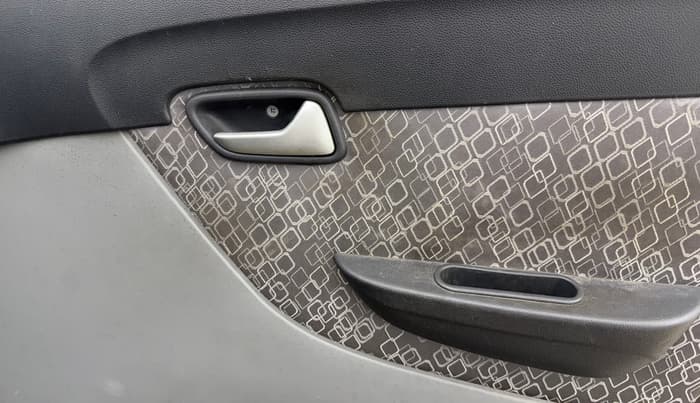 2018 Maruti Alto 800 LXI, Petrol, Manual, 42,115 km, Driver Side Door Panels Control