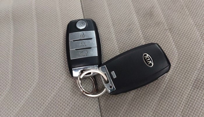 2021 KIA SONET HTX 1.0 IMT, Petrol, Manual, 30,361 km, Key Close Up