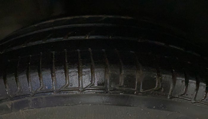 2016 Honda Jazz 1.2 V AT, Petrol, Automatic, 43,885 km, Right Rear Tyre Tread