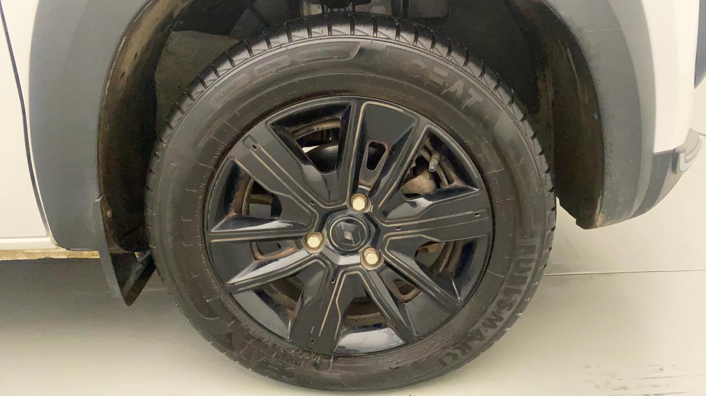 2022 Renault Kwid CLIMBER 1.0 AMT (O), Petrol, Automatic, 2,908 km, Right Front Wheel