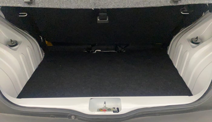 2022 Renault Kwid CLIMBER 1.0 AMT (O), Petrol, Automatic, 2,908 km, Boot Inside