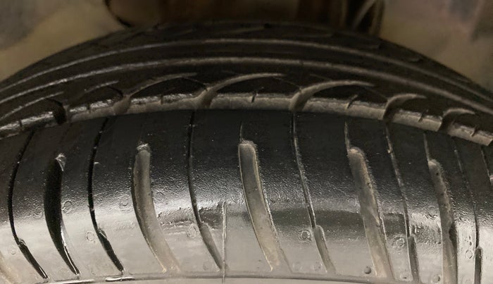 2016 Tata Tiago XZ 1.2 REVOTRON, Petrol, Manual, 97,122 km, Right Front Tyre Tread