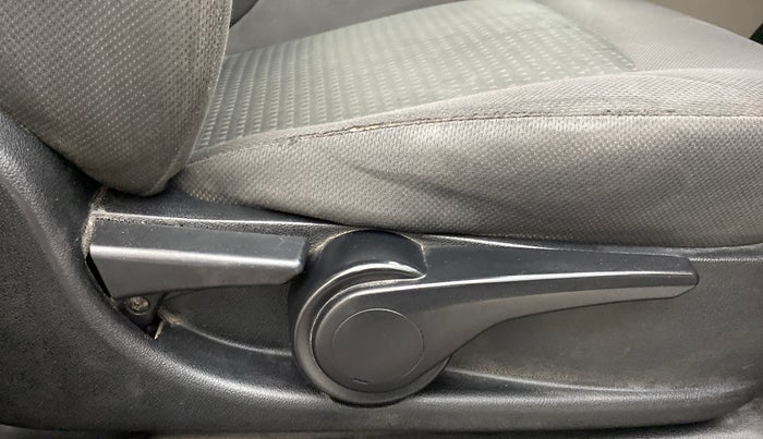 2016 Tata Tiago XZ 1.2 REVOTRON, Petrol, Manual, 97,122 km, Driver Side Adjustment Panel