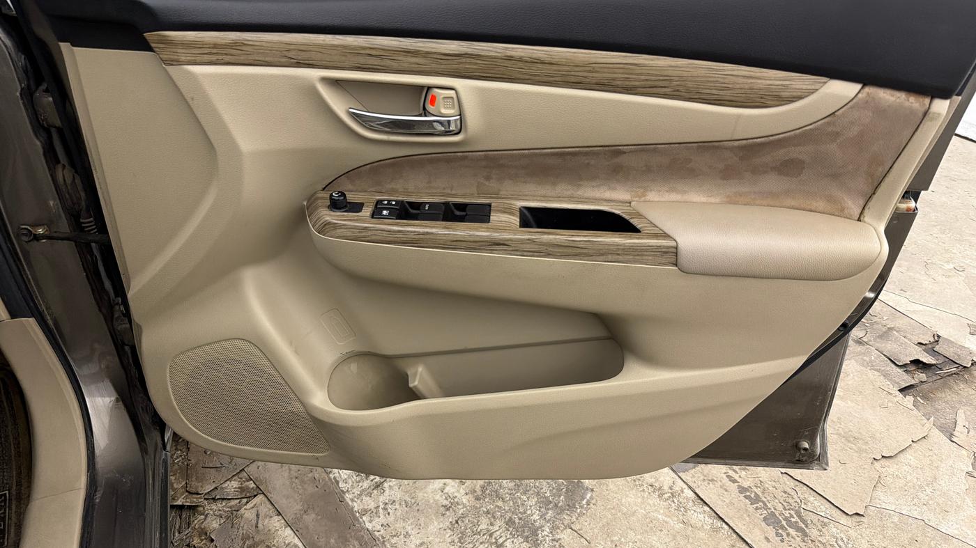 2019 Maruti Ciaz SIGMA 1.5 SHVS MT  PETROL, Petrol, Manual, 49,931 km, Driver Side Door Panels Control