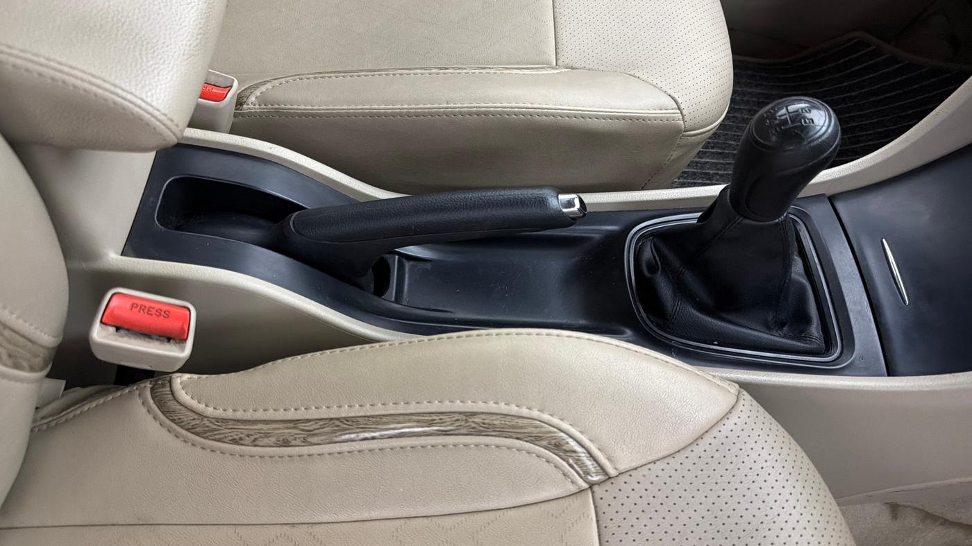 2019 Maruti Ciaz SIGMA 1.5 SHVS MT  PETROL, Petrol, Manual, 49,931 km, Gear Lever