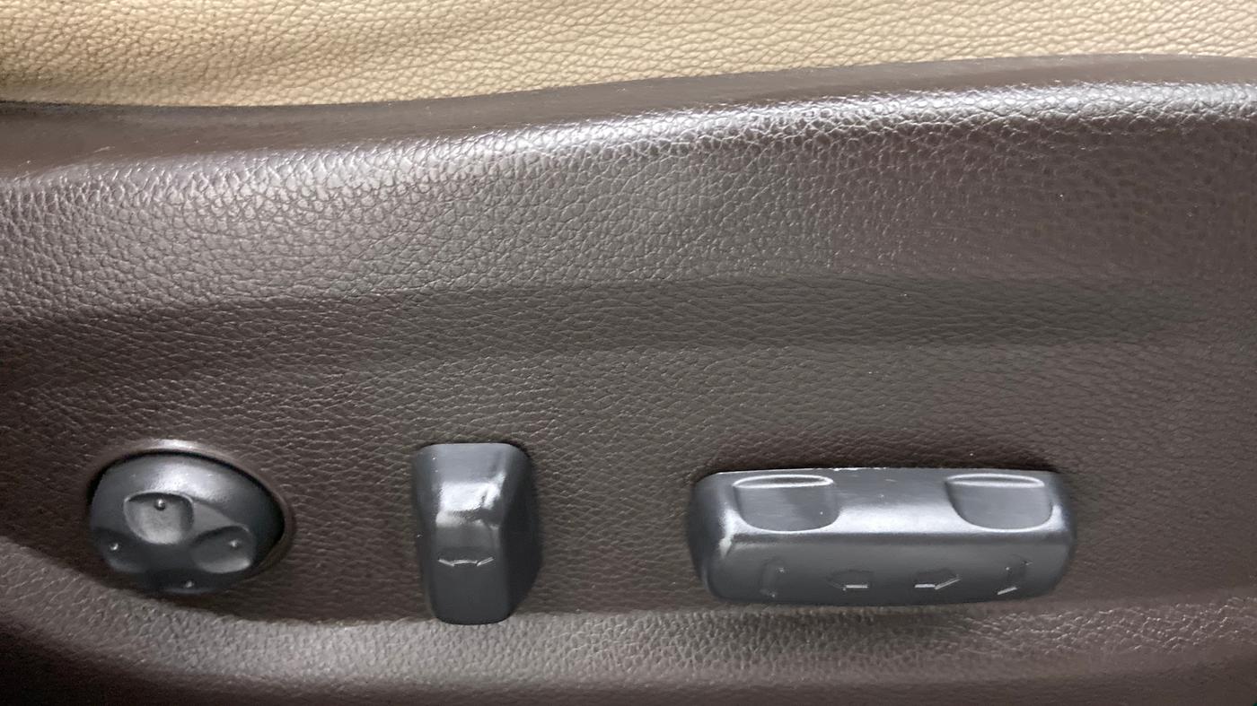 2014 Hyundai Santa Fe 4WD AT, Diesel, Automatic, 73,735 km, Driver Side Adjustment Panel