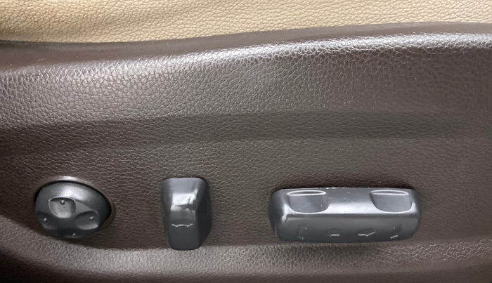 2014 Hyundai Santa Fe 4WD AT, Diesel, Automatic, 73,735 km, Driver Side Adjustment Panel