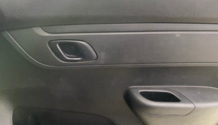 2019 Renault Kwid RXL, Petrol, Manual, 40,100 km, Driver Side Door Panels Control