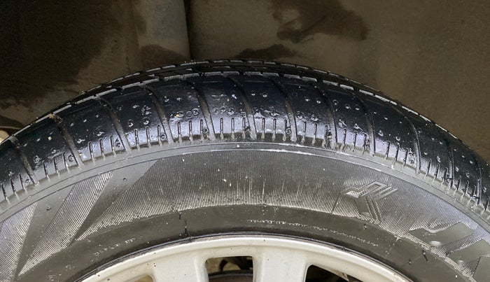 2014 Honda Brio VX MT, Petrol, Manual, 45,927 km, Right Rear Tyre Tread