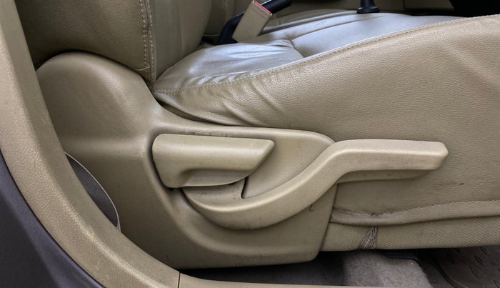 2014 Honda Brio VX MT, Petrol, Manual, 45,927 km, Driver Side Adjustment Panel