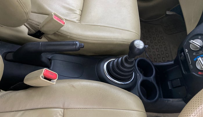 2014 Honda Brio VX MT, Petrol, Manual, 45,927 km, Gear Lever