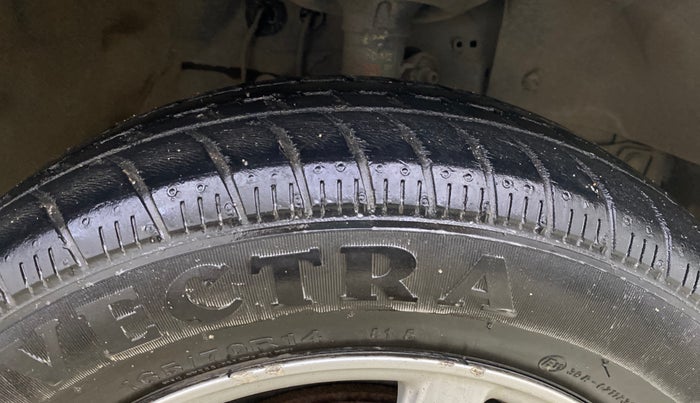 2014 Honda Brio VX MT, Petrol, Manual, 45,927 km, Right Front Tyre Tread