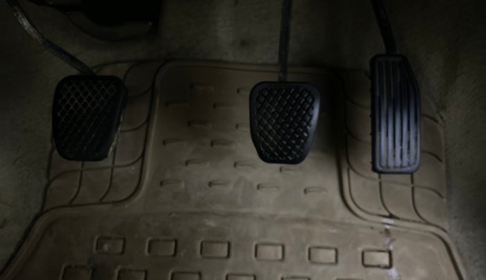 2014 Honda Brio VX MT, Petrol, Manual, 45,927 km, Pedals