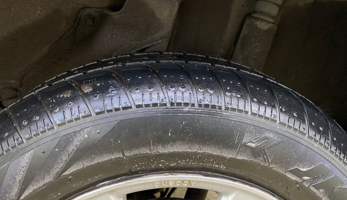 2014 Honda Brio VX MT, Petrol, Manual, 45,927 km, Left Rear Tyre Tread