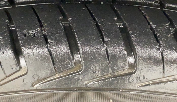 2016 Renault Kwid RXL, Petrol, Manual, 54,819 km, Left Front Tyre Tread