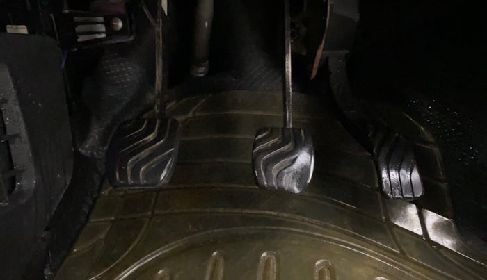 2016 Renault Kwid RXL, Petrol, Manual, 54,819 km, Pedals