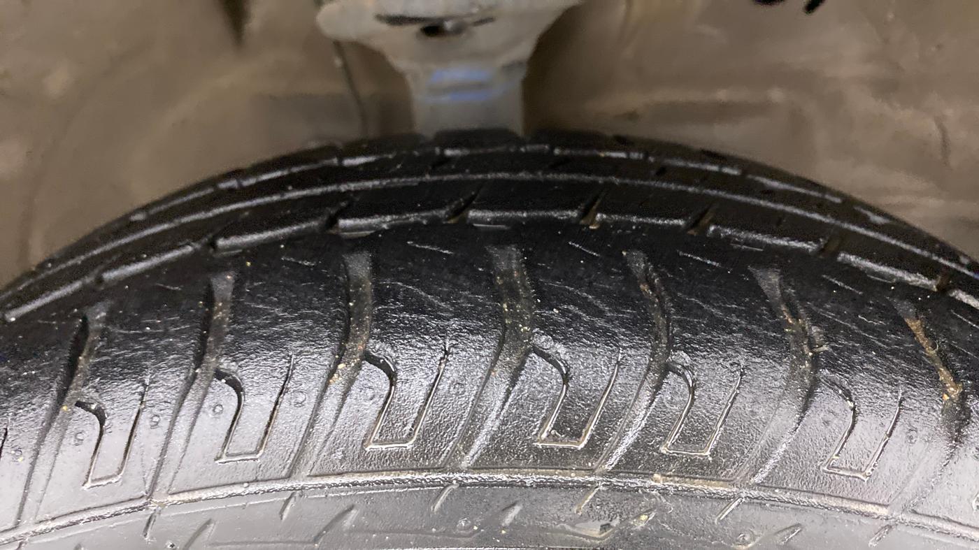 2015 Maruti Wagon R 1.0 VXI, Petrol, Manual, 29,801 km, Right Front Tyre Tread