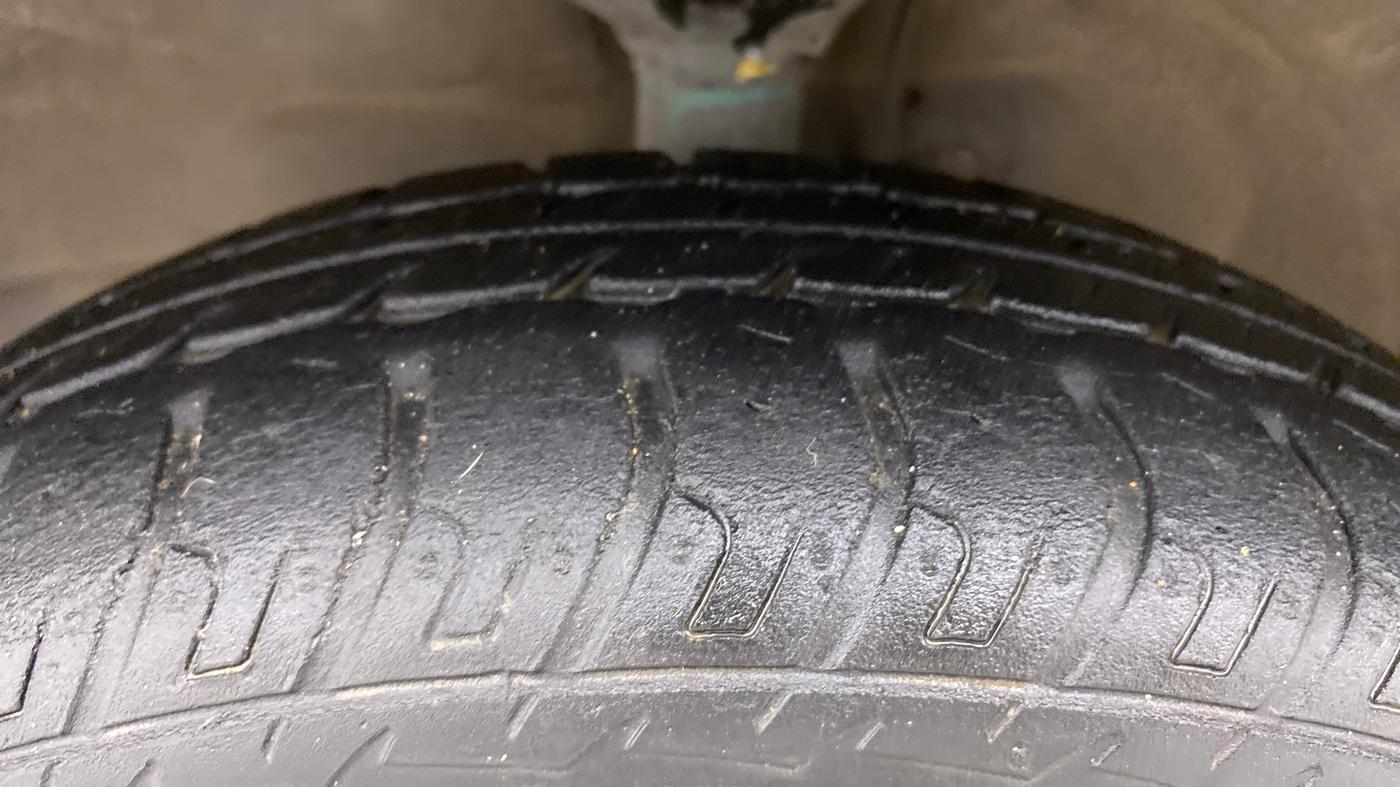 2015 Maruti Wagon R 1.0 VXI, Petrol, Manual, 29,801 km, Left Front Tyre Tread