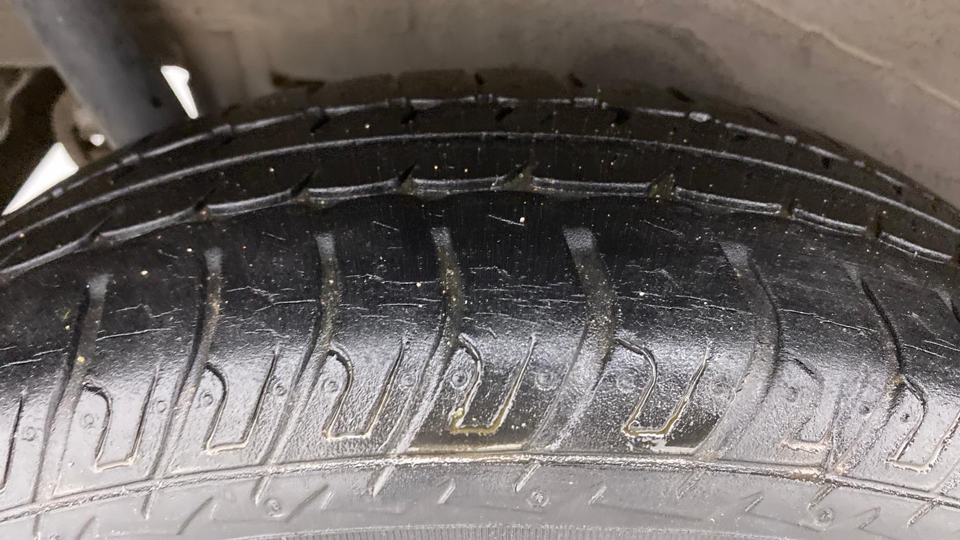 2015 Maruti Wagon R 1.0 VXI, Petrol, Manual, 29,801 km, Right Rear Tyre Tread