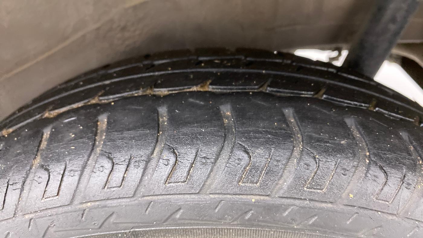 2015 Maruti Wagon R 1.0 VXI, Petrol, Manual, 29,801 km, Left Rear Tyre Tread