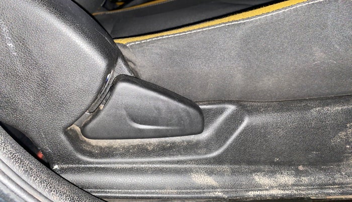 2022 Renault Kwid CLIMBER MT 1.0, Petrol, Manual, 90,449 km, Driver Side Adjustment Panel