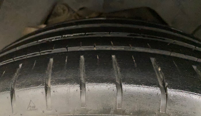 2021 Ford New Figo TITANIUM PLUS 1.2 PETROL AT, Petrol, Automatic, 25,579 km, Left Rear Tyre Tread