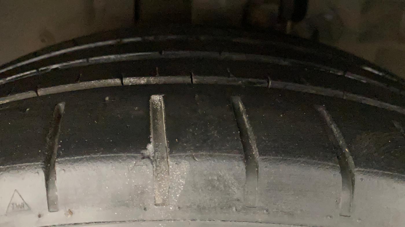 2021 Ford New Figo TITANIUM PLUS 1.2 PETROL AT, Petrol, Automatic, 25,579 km, Left Front Tyre Tread