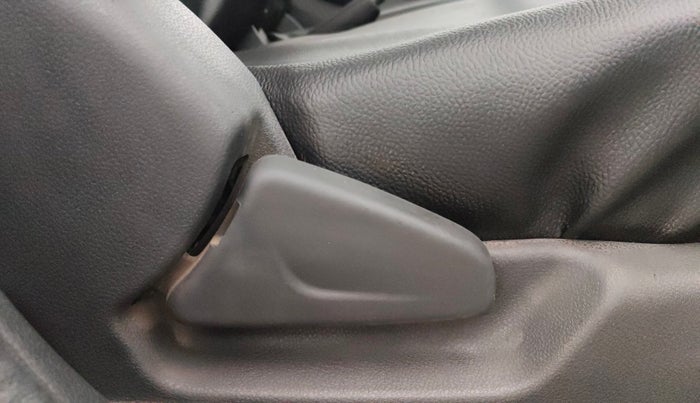 2016 Renault Kwid RXT 0.8, Petrol, Manual, 93,380 km, Driver Side Adjustment Panel