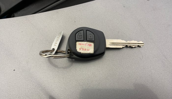 2017 Maruti Wagon R 1.0 VXI, Petrol, Manual, 30,207 km, Key Close Up